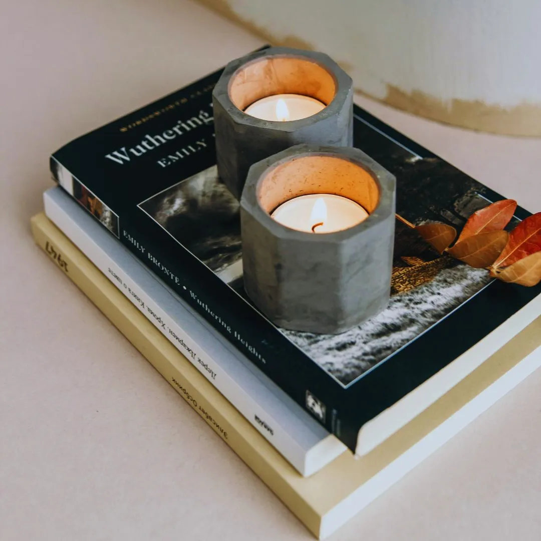 Wuthering Heights by Emily Brontë Wuthering Heights by Emily Brontë