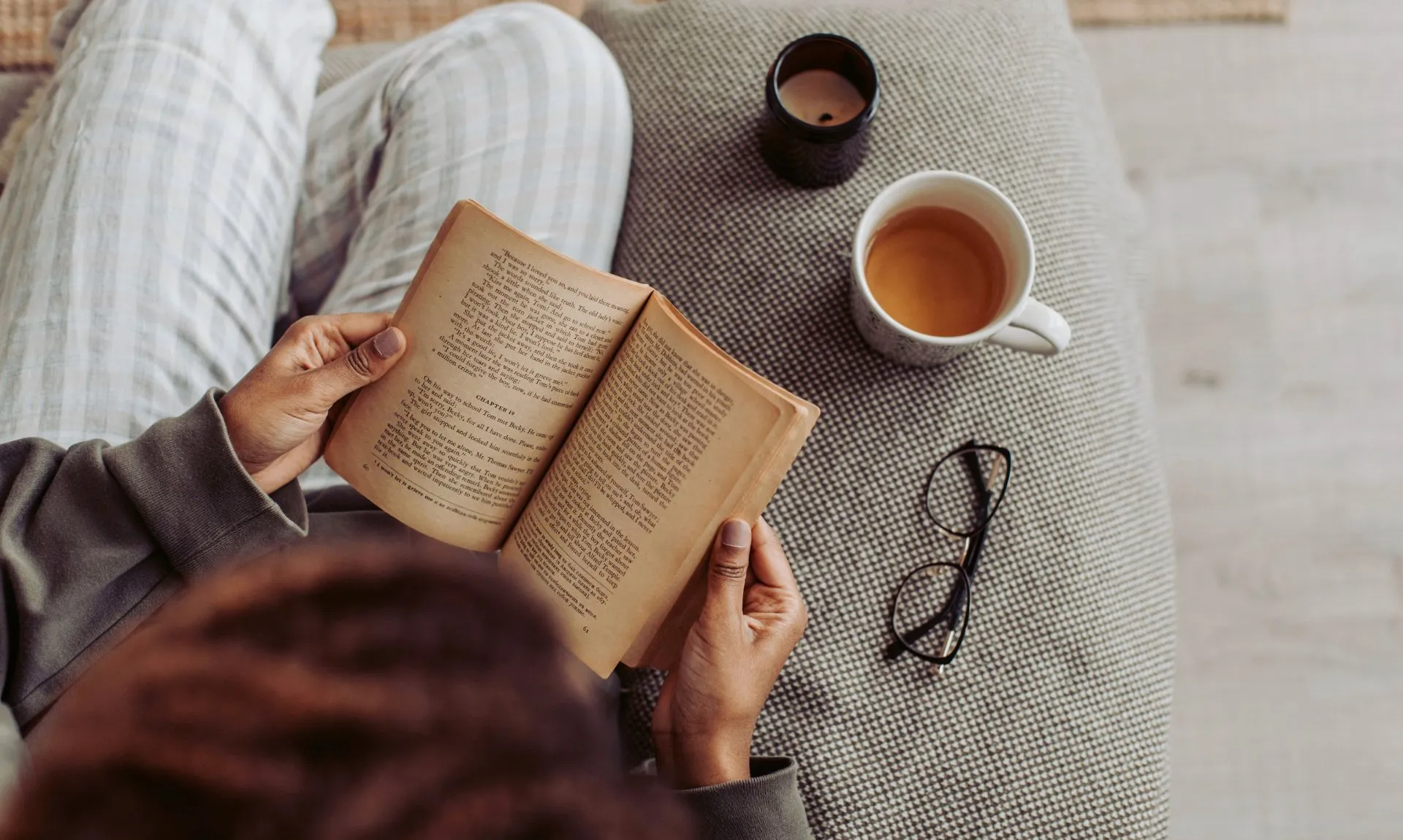 reading-aesthetic a girl reading book with a cup of tea