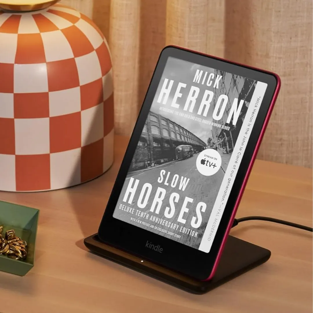 Amazon Kindle Paperwhite Signature Edition with wireless charging and auto-adjusting front light.