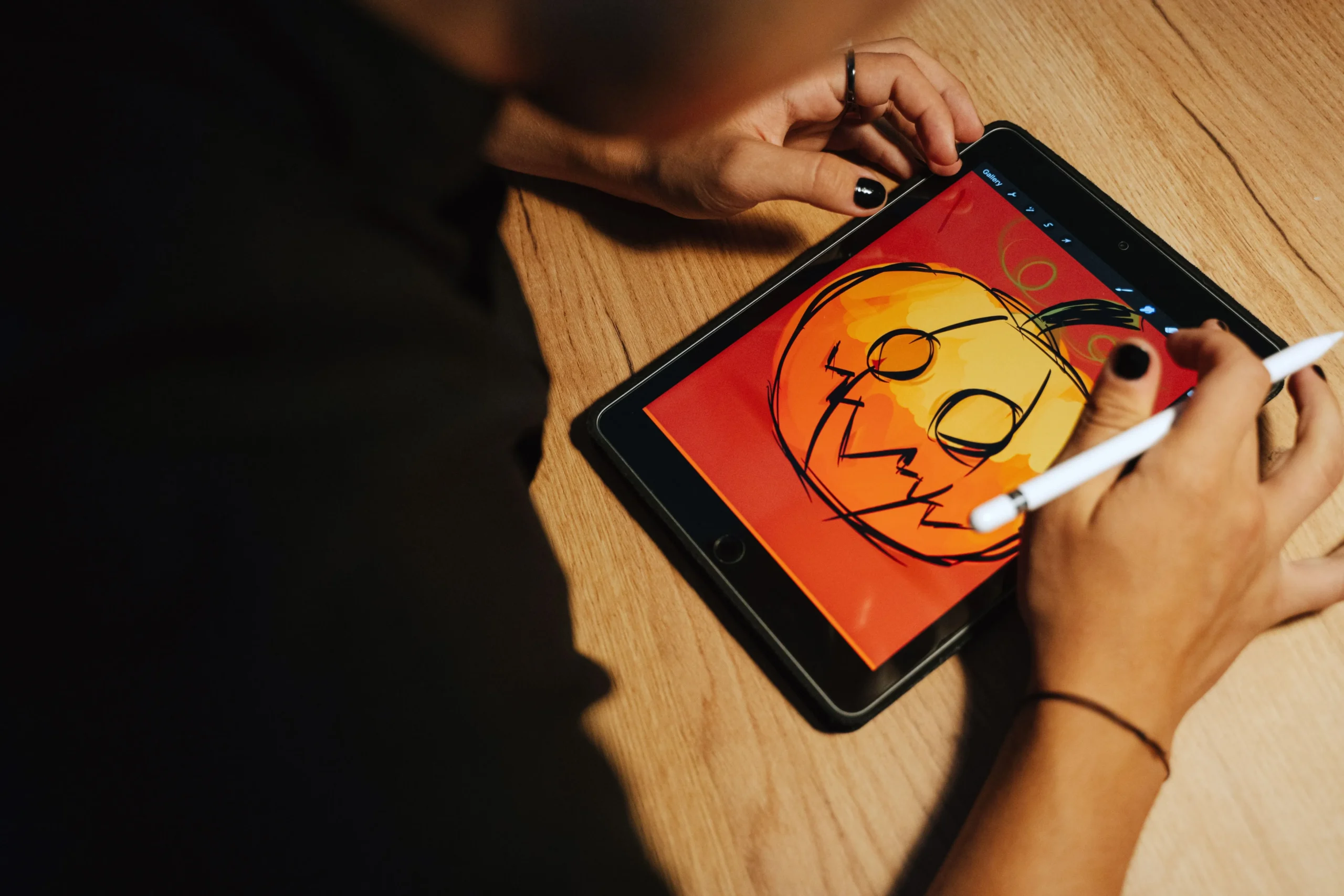 halloween-scary-pumpkin a tablet showing scary halloween pumpkin